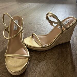 Women’s Steve Madden Gold Wedge Sandals size 8